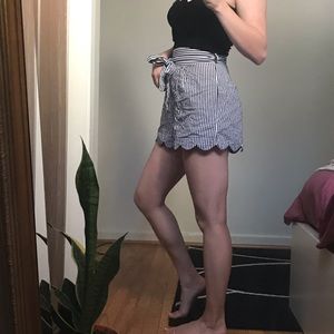 Highwaisted pinstripe linen shorts